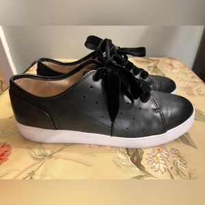 Vionic leather sneakers worn once